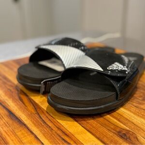 Adidas Men’s Cloud Sandals - Slip On - Black Size - 9 but fits my 10.5 foot